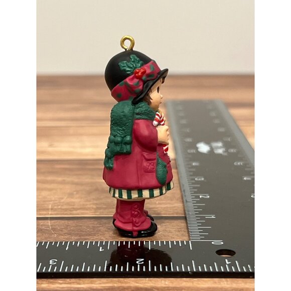 1998 HALLMARK KEEPSAKE ORNAMENT QX6876 SWEET REMEMBERINGS CANDY CANE LITTLE GIRL - Picture 7 of 8